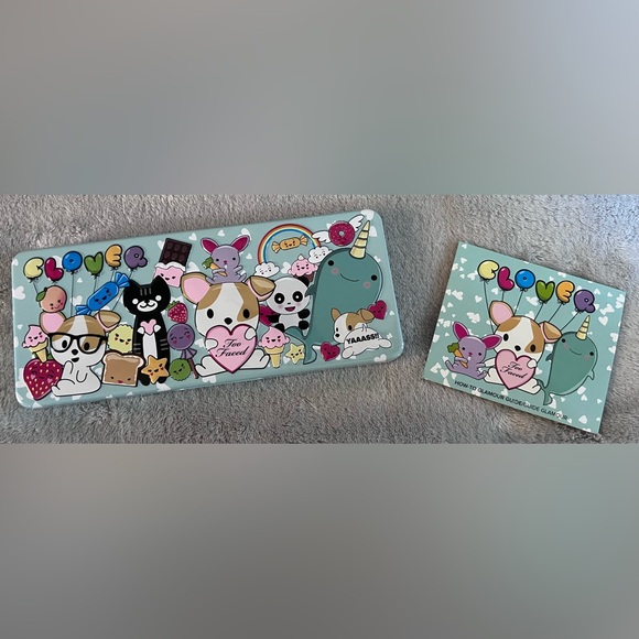 Too Faced Clover Eyeshadow Palette - Picture 3 of 4